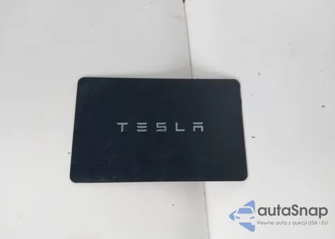 2024 Tesla Model Y Long Range Dual Motor All-Wheel Drive z USA, uszkodzony, nr VIN 7SAYGDEE0RA248970
